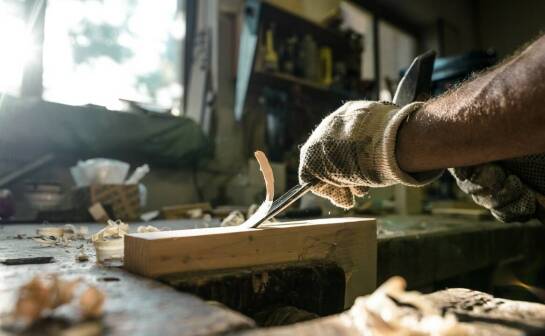 Rola stolarza na Ochocie w tworzeniu zabudów skosów i wnęk