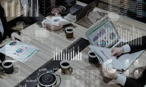 Jak kompleksowe księgowe rozwiązania wspierają efektywność firm różnej wielkości?