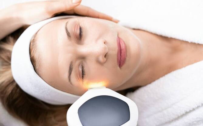 Zabiegi z wykorzystaniem azotowej plazmy dla poprawy jakości skóry