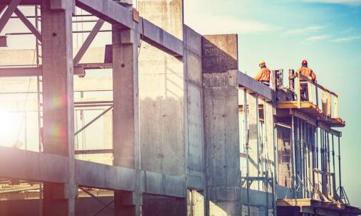 Rola nadzoru budowlanego w zarządzaniu procesem budowy od fundamentów do dachu