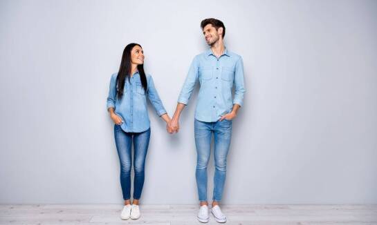 Ciążowe dżinsy – dlaczego są niezbędne w garderobie przyszłej mamy?