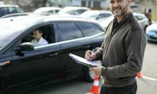 Bezpieczeństwo na drodze: jak kurs kategorii C kładzie nacisk na odpowiedzialność kierowcy?