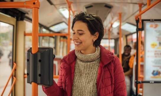 W jaki sposób aplikacja wpływa na dostępność biletów dla MZK?