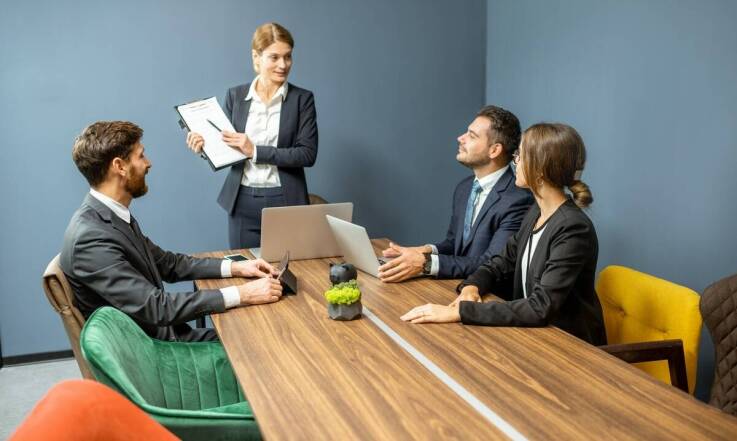 Jakie są formalności związane z miejscami zgromadzeń dla wspólników?