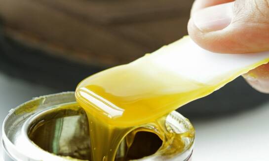 Na czym polega profesjonalny dobór bazowego i bezbarwnego lakieru?