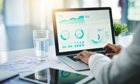 Kluczowe korzyści z regularnych księgowych raportów dla firm