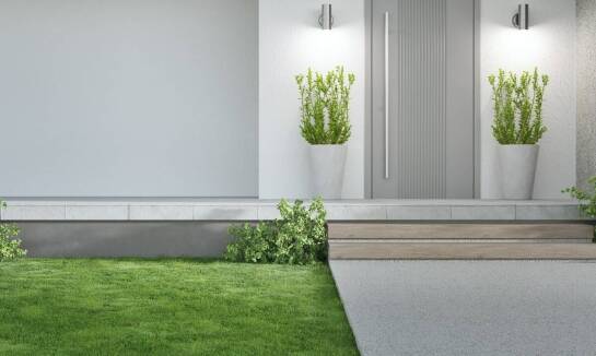 Zalety płaszczowych drzwi stalowych w nowoczesnym budownictwie