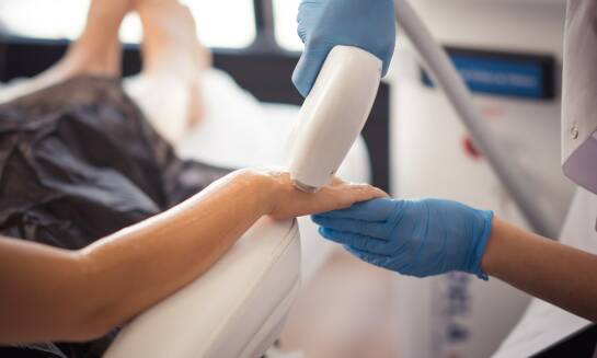 Jakie korzyści przynosi laseroterapia w procesie pourazowej rehabilitacji?