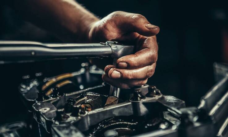 Kluczowe zalety serwisu paletowych wózków w kontekście szybkiej reakcji na awarie