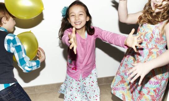 Bezpieczeństwo na urodzinach dla dzieci: antypoślizgowe skarpetki i inne zasady