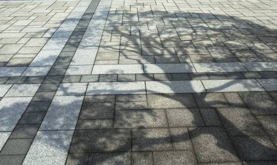 Zastosowanie innowacyjnych technologii w budowie parkingów z brukowej kostki