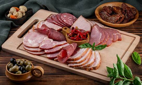 Proces powolnego wędzenia a smak wędlin bez azotynu sodu