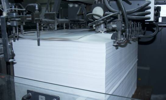 Jak efektywnie korzystać z usług drukarni przy wydawaniu książki?