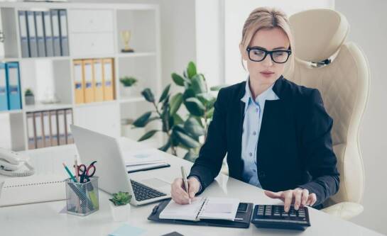 Jakie wsparcie oferuje księgowa w Poznaniu przy wyborze formy opodatkowania?