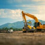 Rola koparek w niwelacji nierówności terenu: efektywne rozwiązania dla inwestorów.