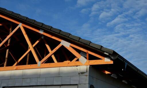 Montaż dachowej podbitki – estetyczne i praktyczne aspekty