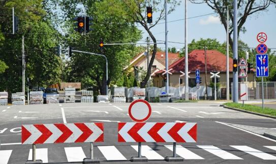 Jak objazdu dróg dziennik wpływa na bezpieczeństwo użytkowników?