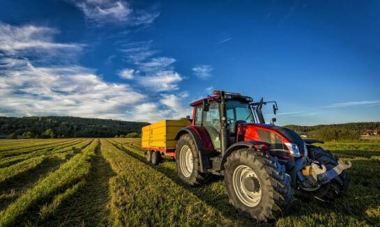 Jak nowe modele ciągników wpływają na bezpieczeństwo pracy w rolnictwie?
