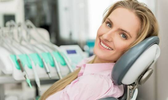 Jak estetyczna stomatologia poprawia wygląd i pewność siebie pacjentów?