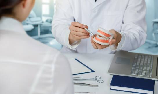 Kto może, a kto nie powinien decydować się na zębów implanty?