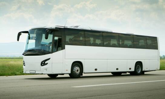 Wynajem autokarów: idealne rozwiązanie dla turystycznych dużych grup