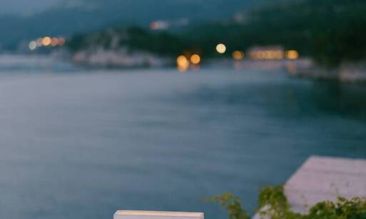 Sezonowe kwiaty jako element dekoracji ślubnych – jakie wybrać?