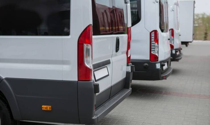 Czynniki wpływające na cenę wynajmu autokarów