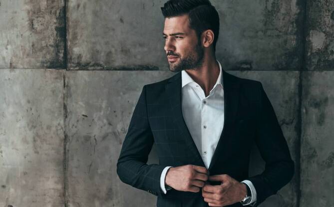 Moda męska: jak dopasować koszulę do garnituru?