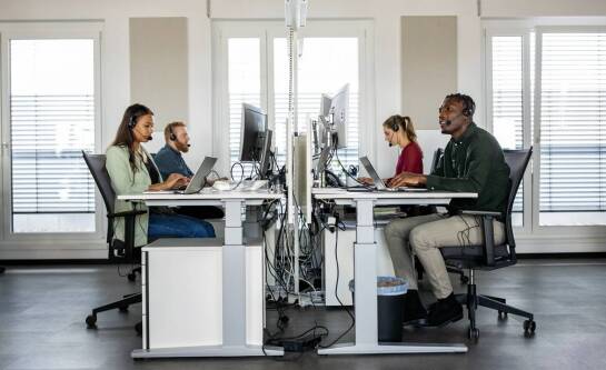 Ile zarabia operator numeru alarmowego 112?