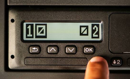 Jak sprawdzić czas jazdy w tachografie cyfrowym?