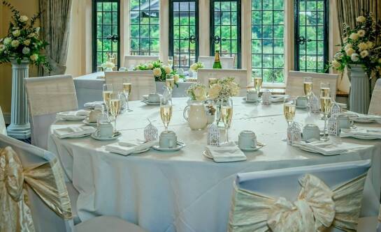 Ile zarabia kelner na weselu w 2026 roku?