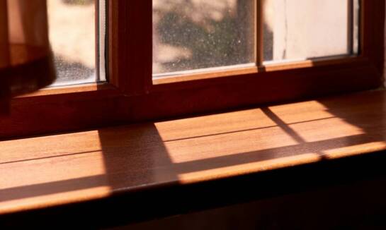 Wpływ drewna wysokiej jakości na trwałość i wygląd okien