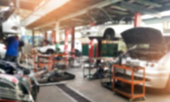 Jakie są kluczowe aspekty serwisu gwarancyjnego i pogwarancyjnego oferowane przez salonie?