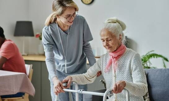 Znaczenie wykwalifikowanego medycznego personelu w opiece nad seniorami w Elblągu