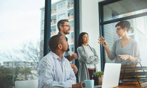 Jakie narzędzia wykorzystują doradcy edukacyjni do analizy rynku pracy?