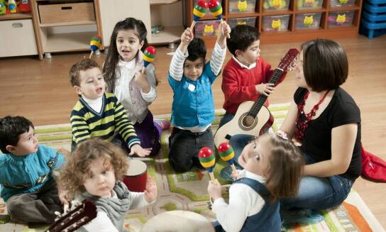 Jaki jest wpływ zabawy na efektywność dziecięcej terapii psychologicznej?