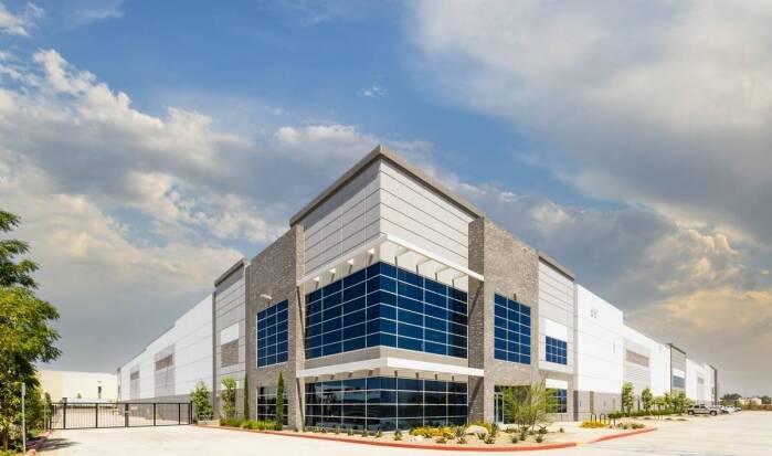 Czy kontenery z warstwowej płyty to przyszłość elastycznego magazynowania?