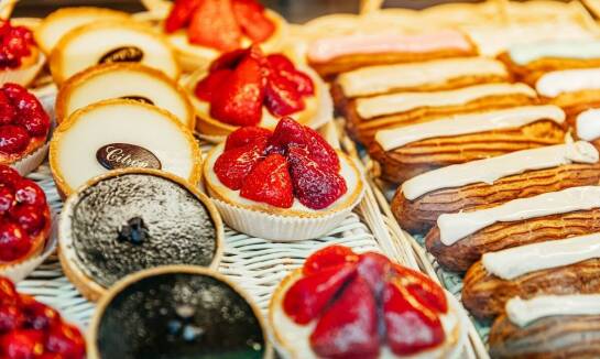 Jakie ciasta sezonowe oferuje piekarnia w Gdańsku?