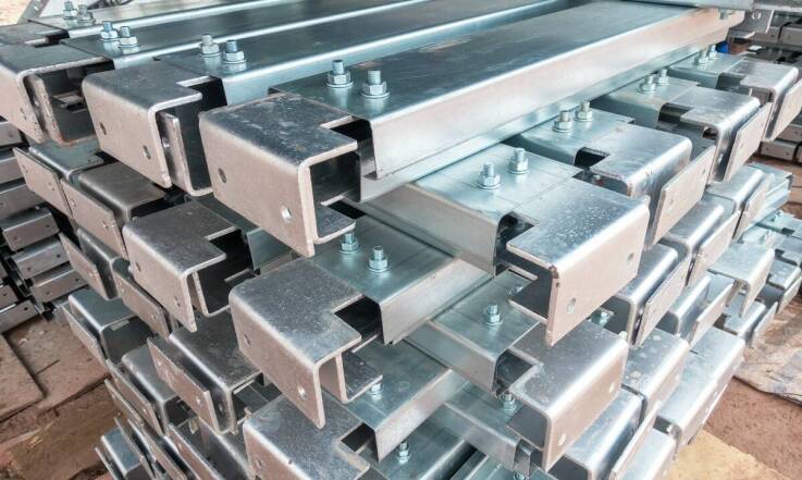 Jakie są kluczowe zalety stosowania transportowych rolek w procesach logistycznych?