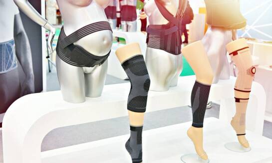 Jakie są zalety korzystania z dostępnych produktów rehabilitacyjnych w sklepie?