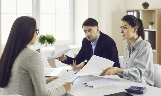Jak biuro podatkowe może pomóc w rocznych rozliczeniach i uniknięciu błędów podatkowych