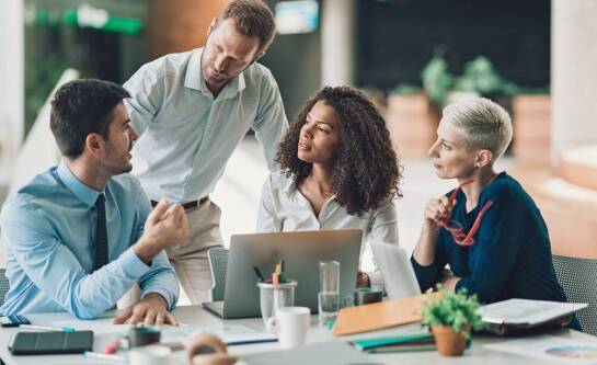 Zdalna kadrowo-płacowa obsługa – jak poprawia zarządzanie personelem?