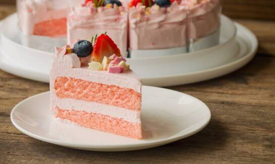 Wpływ naturalnych barwników na estetykę urodzinowych tortów