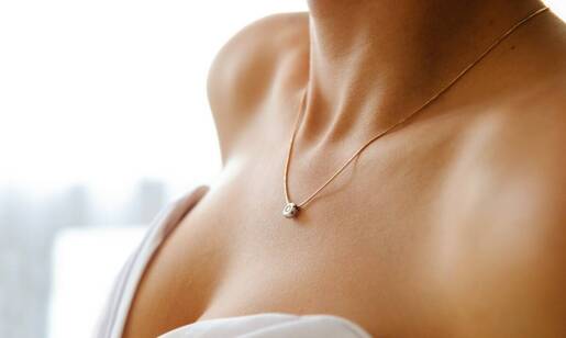 Jak stymulatory tkankowe wpływają na kondycję dekoltu?