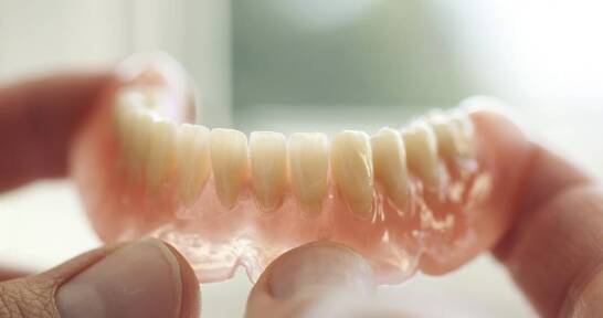 Protetyka stomatologiczna - przywracanie funkcji żucia