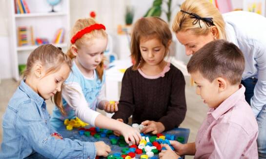 Rola edukacyjnych zabaw w przedszkolu w Zabierzowie w rozwijaniu umiejętności dzieci