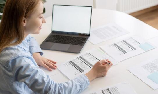 Dlaczego warto zlecić ewidencję lekarskich zwolnień biuru rachunkowemu?