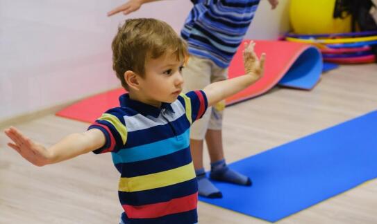 Różnorodność sportowych zajęć w przedszkolu jako wsparcie fizycznego rozwoju dzieci
