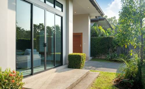 Zalety zewnętrznych energooszczędnych drzwi dla Twojego domu