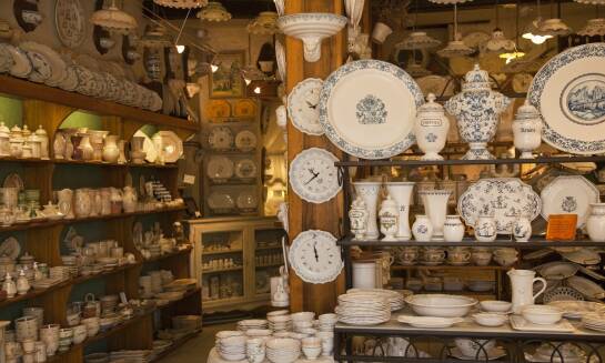 Odkryj kolekcje figurek porcelanowych w antykwariacie